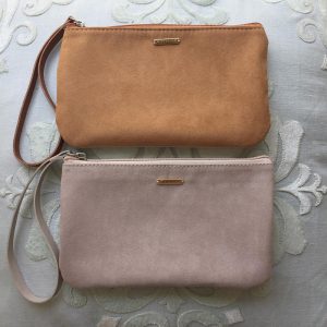Bolsinha de mão suede