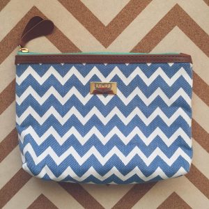 Necessaire básica m jeans branca