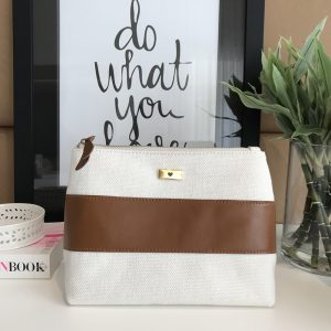 Necessaire lona off white com sintético