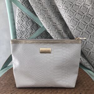 Necessaire escama