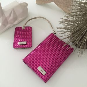Porta passaporte + tag de mala pirâmide pink